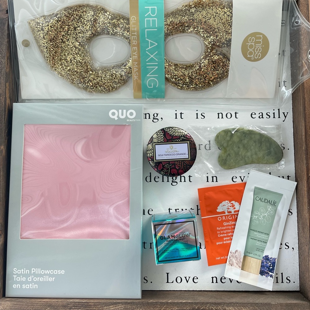 New Home Spa Bundle . Candle, glitter face mask , satin pillow case , beauty